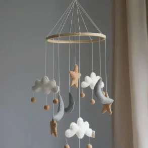 Uro med sky, stjerne og m�ne