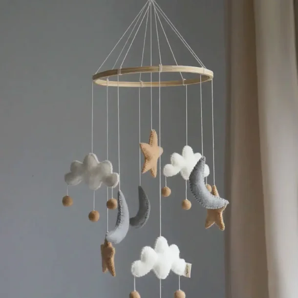 Uro med sky, stjerne og m�ne