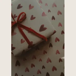 Gavepapir med hjerter