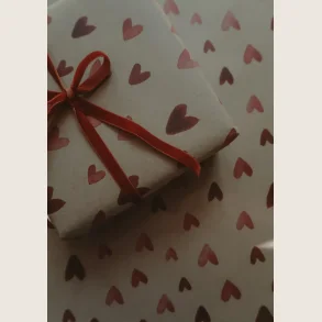 Gavepapir med hjerter