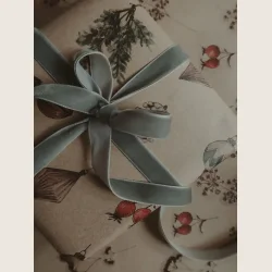 Gavepapir med julepynt